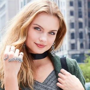 NWT Forever 21 Thick Black Velvet Choker Necklace